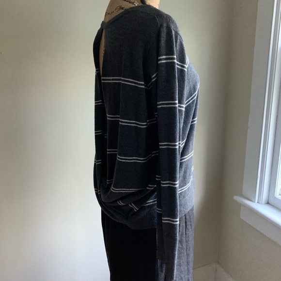 Heartloom Revolve grey white horizontal stripes backless sweater size M - Picture 4 of 12